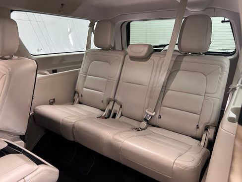 Used 2020 Lincoln Navigator L Reserve w/ Equipment Group 208A Reserve AWD/4WD image 15