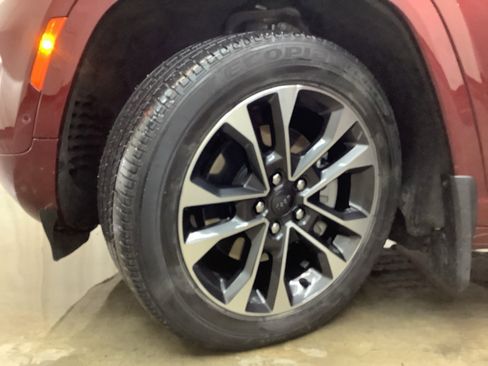 Used 2022 Jeep Grand Cherokee Overland w/ Advanced Protech Group III image 33