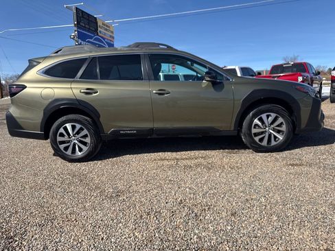 Used 2025 Subaru Outback Premium AWD/4WD image 3