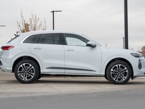 Certified 2025 Audi Q5 Premium Plus w/ Premium Plus image 3