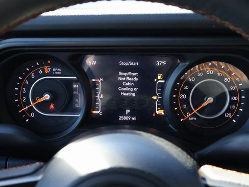 Used 2024 Jeep Gladiator Mojave w/ Technology Group image 28