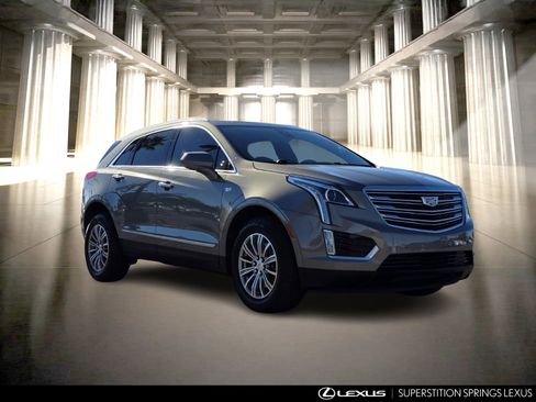 Used 2018 Cadillac XT5 Luxury w/ Driver Awareness Package image 2