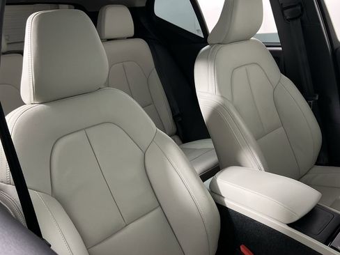 Used 2024 Volvo XC40 B5 Ultimate w/ Protection Package Premier image 26