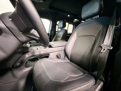 Used 2023 Land Rover Defender 110 X-Dynamic SE image 5