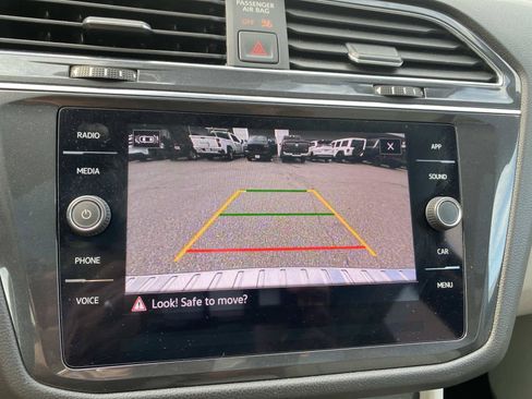 Used 2023 Volkswagen Tiguan SE AWD/4WD image 12