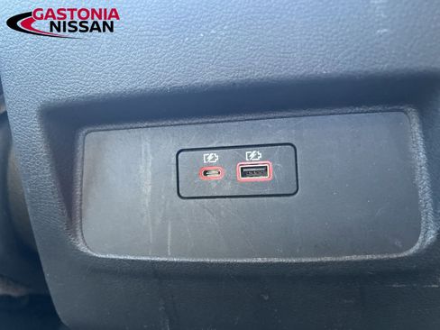 Used 2024 Nissan Frontier SV image 32