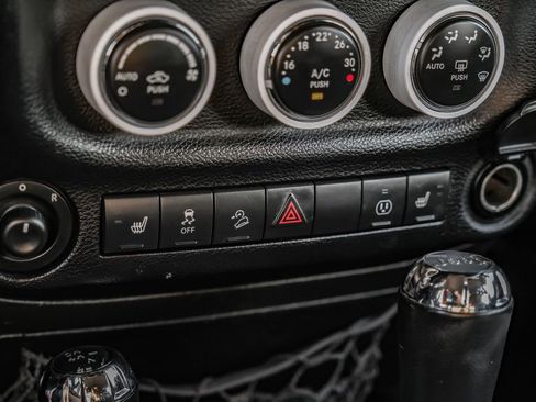 Used 2015 Jeep Wrangler Unlimited Sahara w/ Quick Order Package 24X image 27