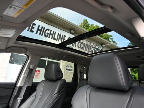 Used 2022 Acura MDX SH-AWD image 2