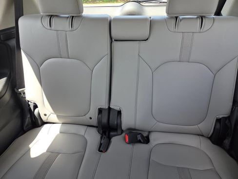 Used 2024 Honda Pilot EX-L image 6