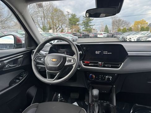Used 2025 Chevrolet TrailBlazer LT AWD/4WD image 16