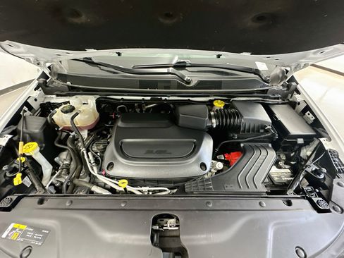 Used 2024 Chrysler Pacifica Touring-L FWD image 35