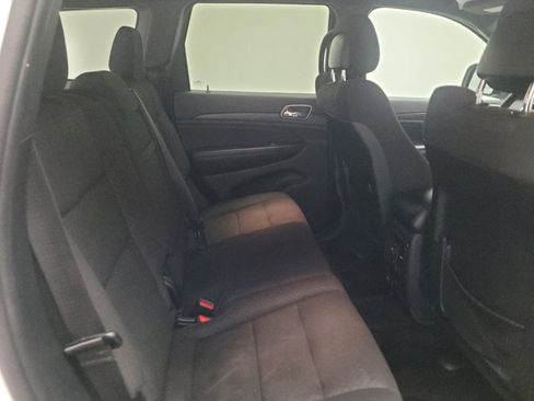 Used 2019 Jeep Grand Cherokee Laredo AWD/4WD image 19