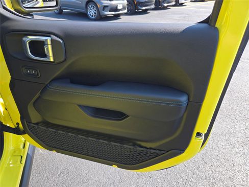 Used 2022 Jeep Wrangler Unlimited Rubicon 4xe w/ Safety Group image 6