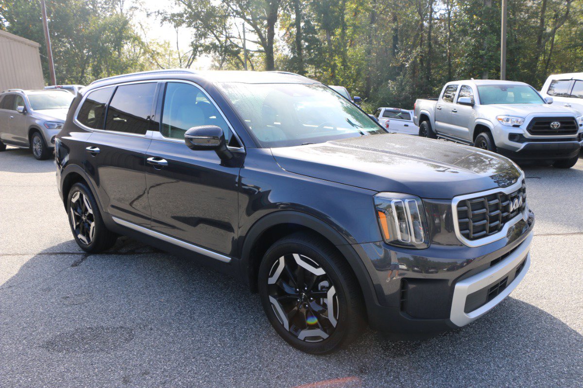 Used 2025 Kia Telluride S FWD image 9