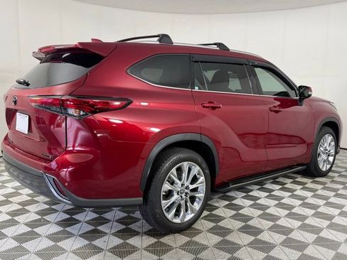 Used 2023 Toyota Highlander Limited FWD image 10