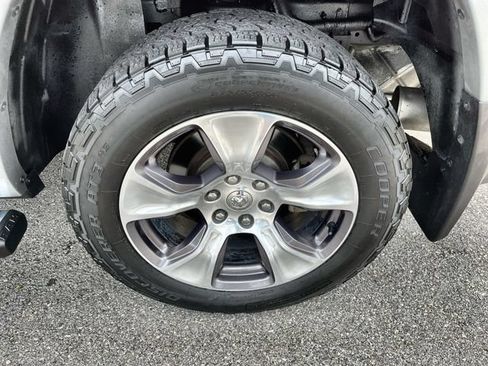 Used 2019 RAM 1500 Laramie AWD/4WD image 19