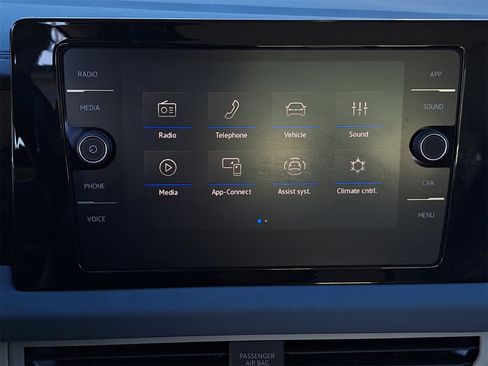 Certified 2025 Volkswagen Jetta SE w/ Sunroof Package image 20