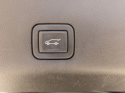 Used 2023 Chevrolet Tahoe High Country RWD image 13