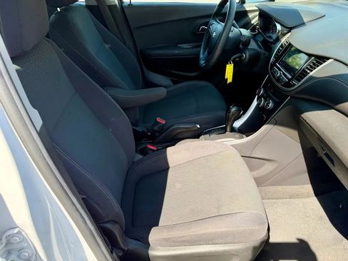 Used 2019 Chevrolet Trax LS FWD image 16