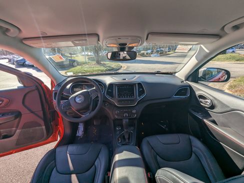 Used 2021 Jeep Cherokee Trailhawk w/ Premium Leather Package image 12