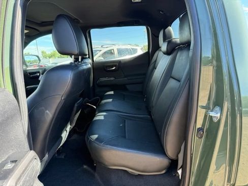 Used 2021 Toyota Tacoma TRD Off-Road w/ TRD Premium Off Road Package AWD/4WD image 15