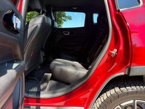 Used 2025 Jeep Compass Trailhawk AWD/4WD image 24