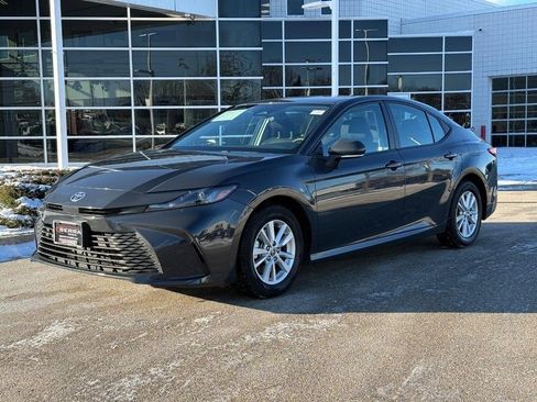 Used 2025 Toyota Camry LE image 7