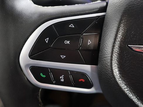 Used 2024 Chrysler Pacifica Touring-L image 40