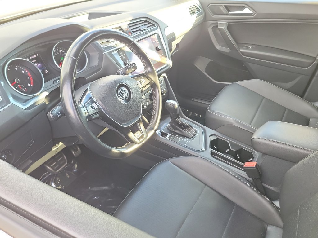 Used 2021 Volkswagen Tiguan SE R-Line FWD image 3