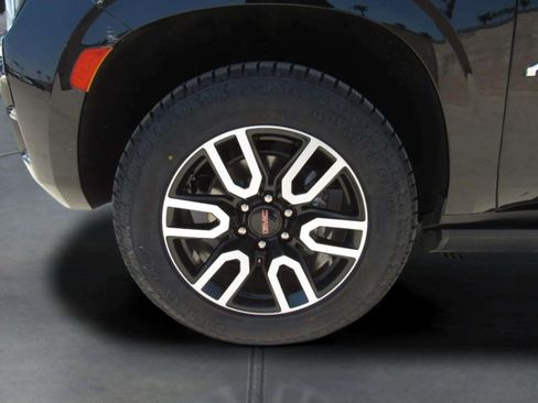 Used 2021 GMC Yukon XL AT4 w/ AT4 Premium Plus Package AWD/4WD image 4