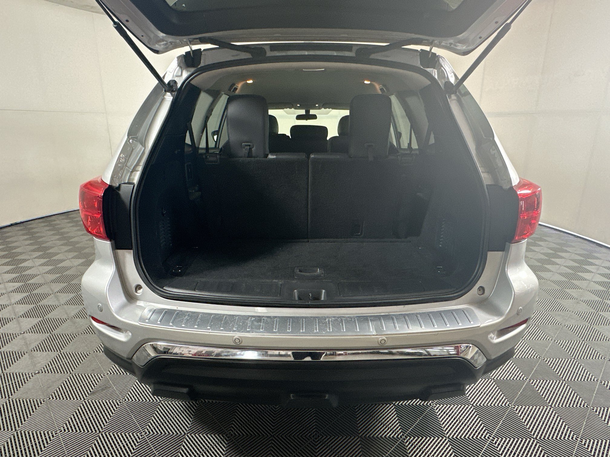 Used 2020 Nissan Pathfinder S FWD image 31