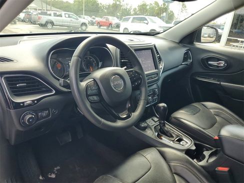 Used 2023 Jeep Cherokee Altitude Lux image 13