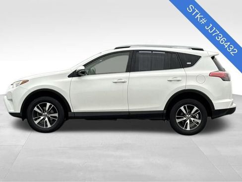 Used 2018 Toyota RAV4 XLE image 4