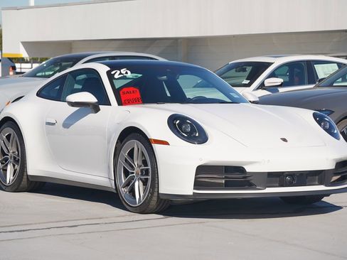 Used 2025 Porsche 911 Carrera image 3