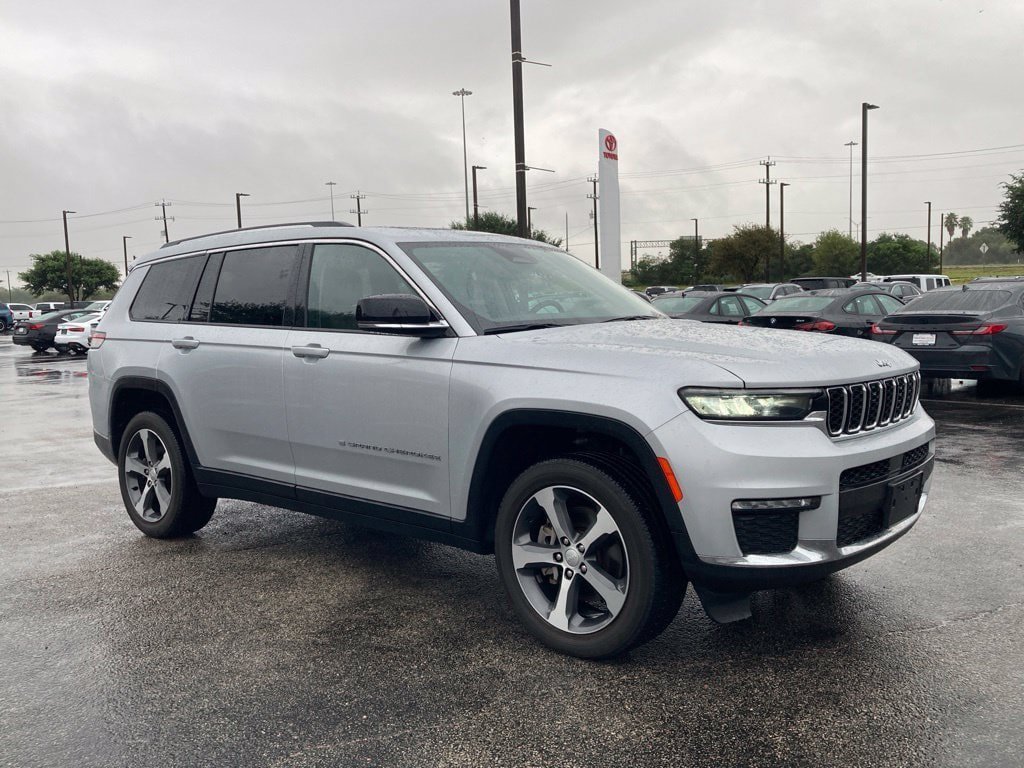Used 2023 Jeep Grand Cherokee L Limited w/ Trailer Tow Group (B) AWD/4WD image 3