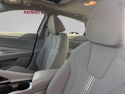 Used 2025 Hyundai Elantra SEL FWD image 9