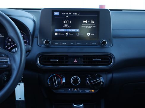 Used 2023 Hyundai Kona SE image 8