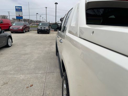 Used 2013 Chevrolet Avalanche LTZ image 14