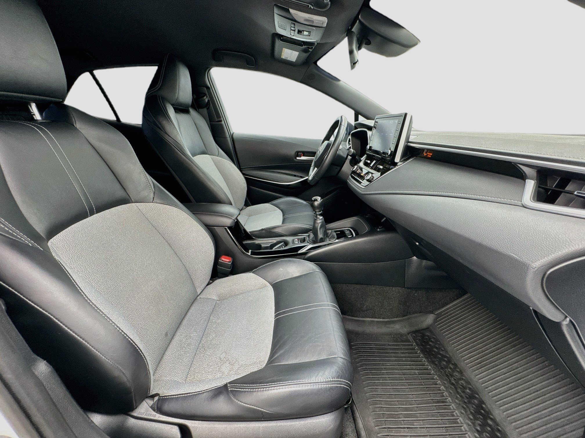 Used 2022 Toyota Corolla XSE FWD image 18