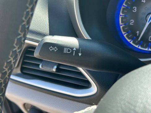 Used 2023 Chrysler Pacifica Touring-L FWD image 25
