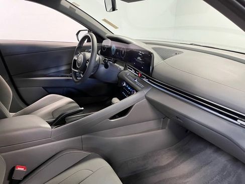 Used 2024 Hyundai Elantra SEL image 11