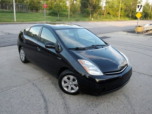 Used 2009 Toyota Prius Touring FWD image 2