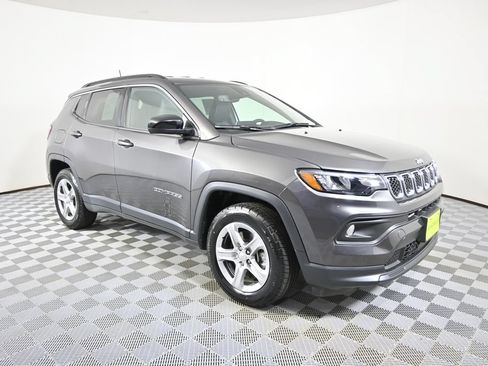 Used 2023 Jeep Compass Latitude w/ Convenience Group AWD/4WD image 9