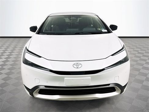 New 2026 Toyota Prius SE image 2