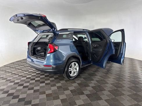 Used 2024 GMC Terrain SLE w/ Driver Convenience Package FWD image 14