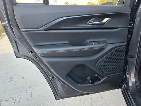 New 2025 Jeep Grand Cherokee Altitude image 24