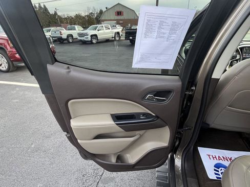 Used 2017 GMC Canyon SLT w/ Driver Alert Package image 17