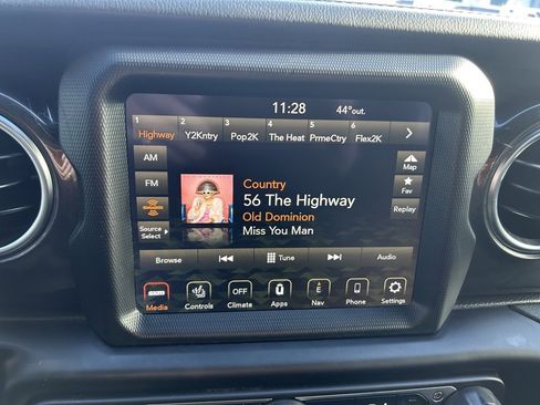 Used 2022 Jeep Wrangler Unlimited Sahara image 22