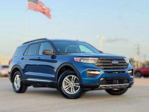 Used 2020 Ford Explorer XLT w/ Equipment Group 202A AWD/4WD image 2