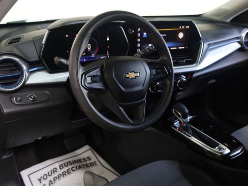 Used 2024 Chevrolet Trax LT FWD image 16